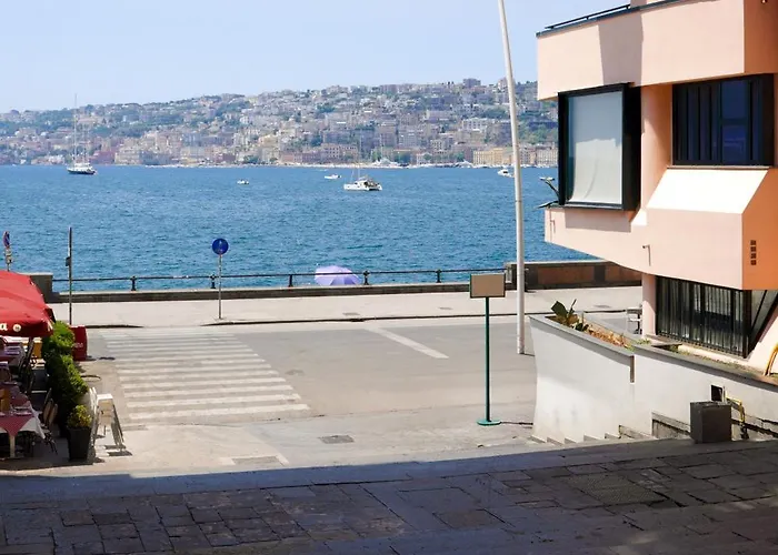 Chiatamone Relais شقة